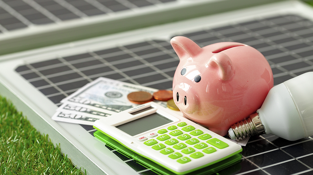 La compensación de excedentes por autoconsumo de 2023 aumenta el ahorro conseguido con las placas solares.