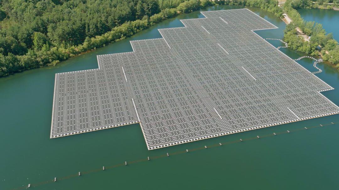 Parque fotovoltaico flotante