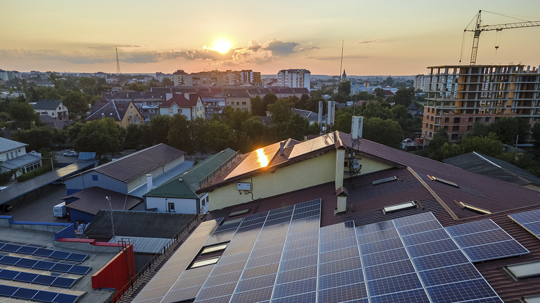 La EPBD puede entenderse como una normativa de placas solares obligatorias en viviendas de nueva construcción