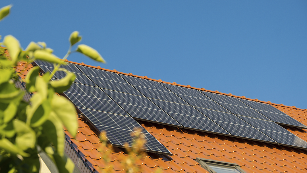 Coplanar para placas solares puede ser una opción óptima en tejados