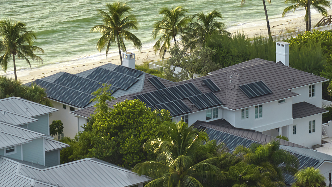 Los paneles solares para hoteles pueden instalarse en la costa y en más destinos
