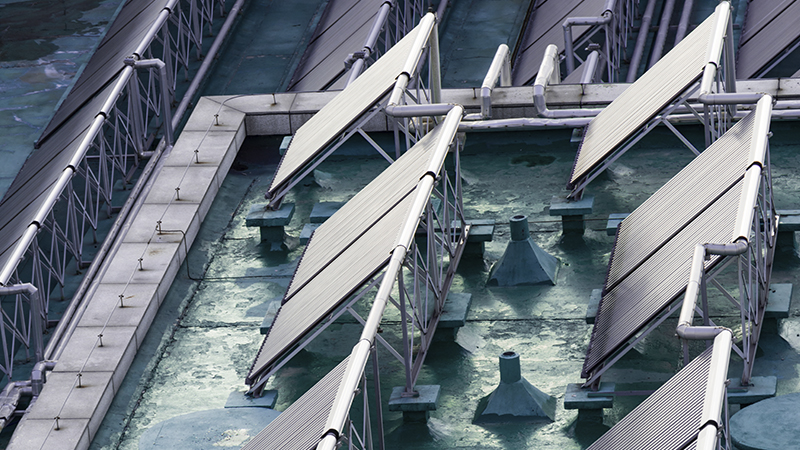 Las placas solares para naves industriales tienen su espacio