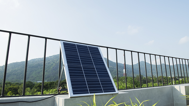 Las placas solares enchufables pueden ser instaladas en terrazas