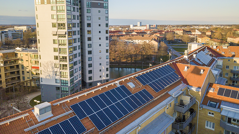 Las placas solares en pisos en cualquier ciudad